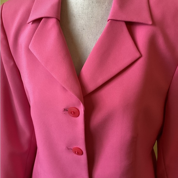 Kasper Pretty Pink 2 Piece Suit Size 8P - Picture 2 of 16
